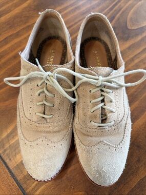 Sperry Women’s 6.5 Suede Wingtip Oxford Shoes - Beige